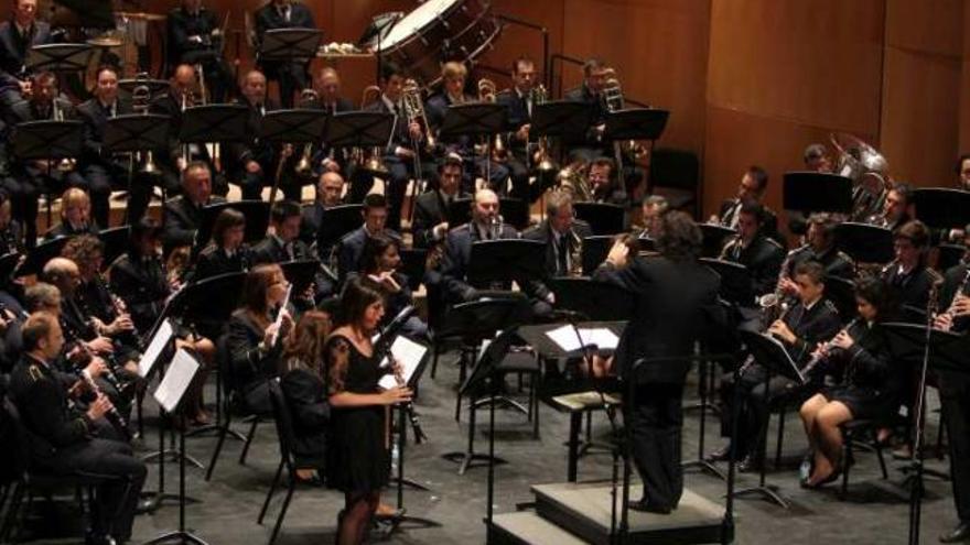 Los músicos de la Corporación Musical Primitiva abrieron el concierto de Santa Cecilia.