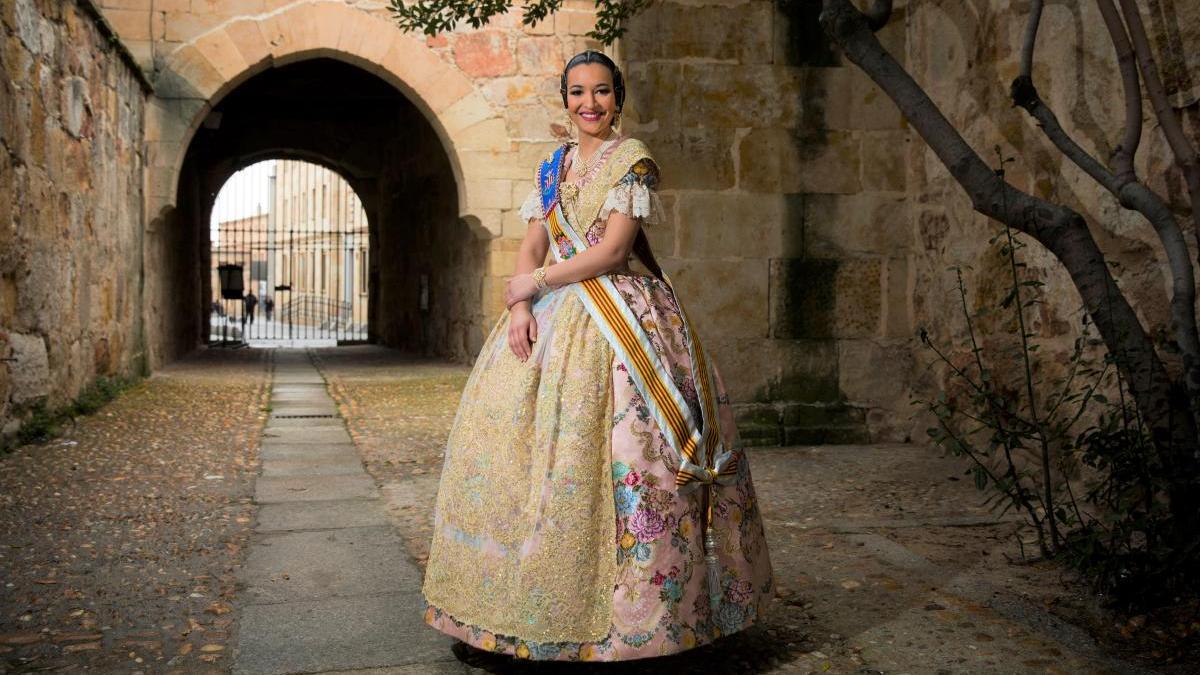 Azahara Vallet, la última fallera de Benicalap que ha estado en la corte.