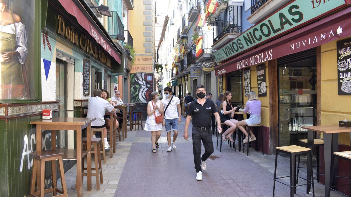 Calles de El Tubo zaragozano en esta mañana soleada