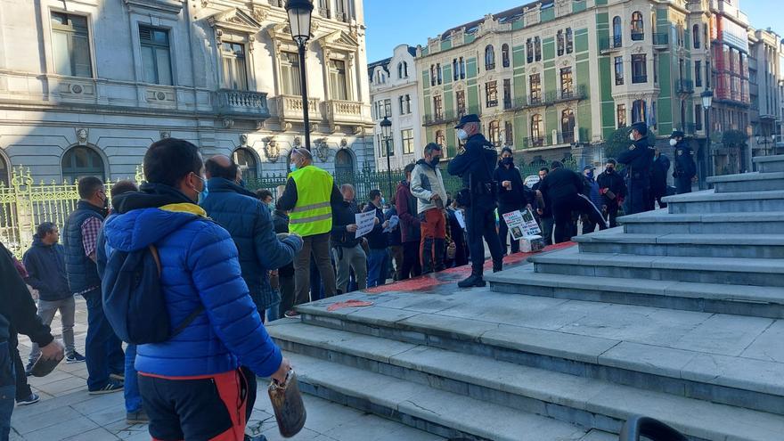 Los ganaderos toman de nuevo las calles de Oviedo: &quot;Si en enero no hay soluciones, tiraremos toda la leche&quot;