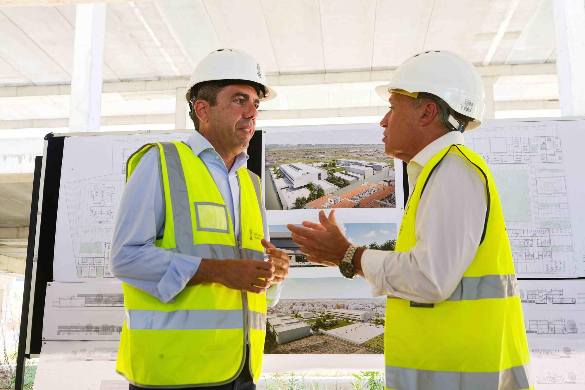 Visita de Mazón al futuro IES Jaume I de Burriana