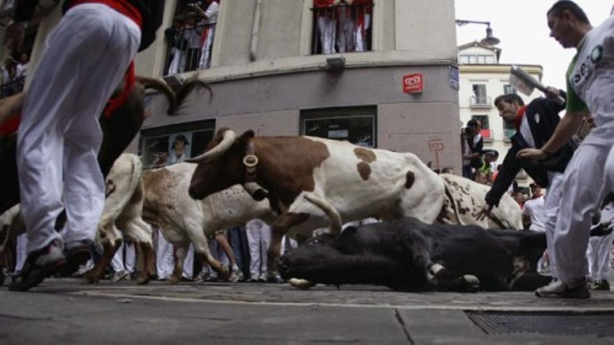 Siete heridos, tres de ellos por asta de toro en el tercer encierro