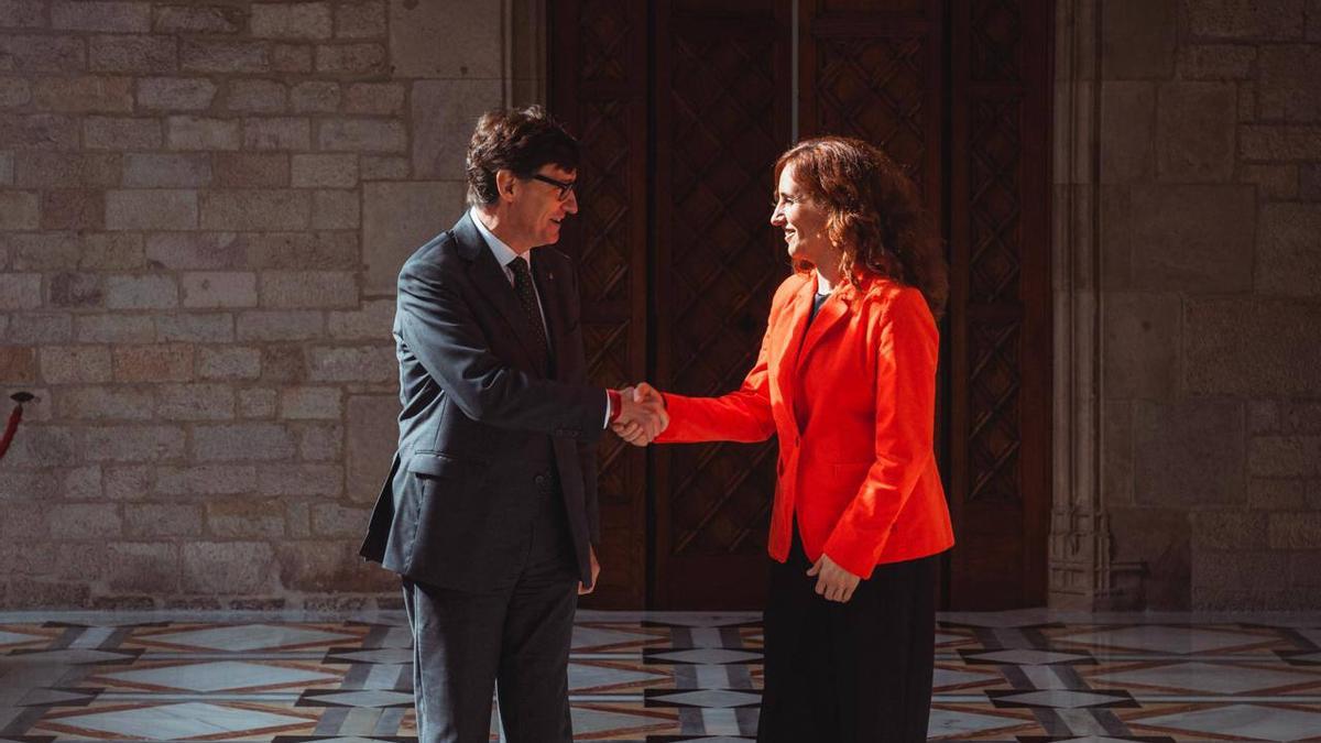 Mónica García con Salvador Illa.
