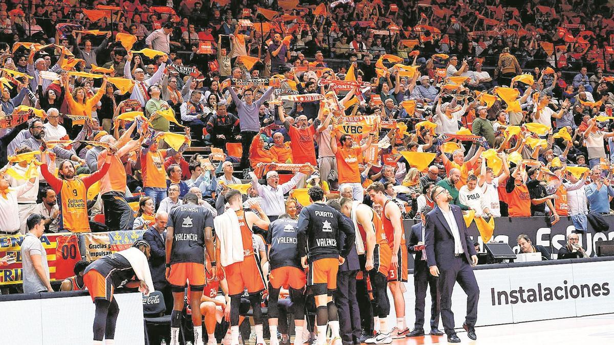 Último partido europeo del Valencia Basket en La Fonteta, con más de 7.000 aficionados en las gradas ante el Hapoel Tel Aviv.