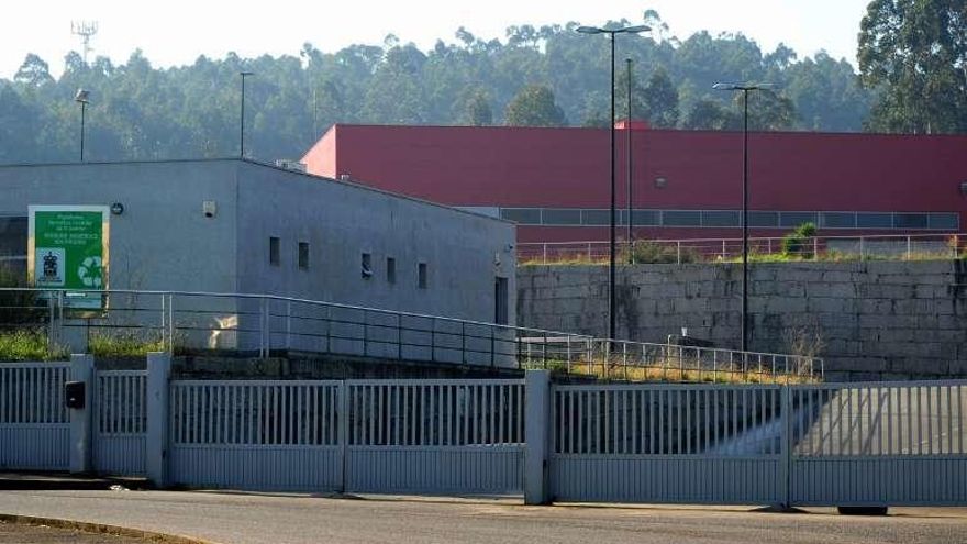 Nave de la plataforma logística inversa de Cambados. // Iñaki Abella