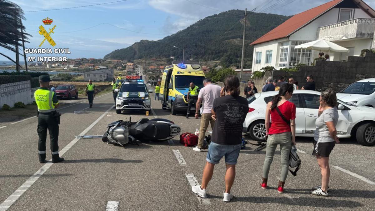 Accidentes de tráfico con un motorista herido en la Po-552 este lunes por la tarde