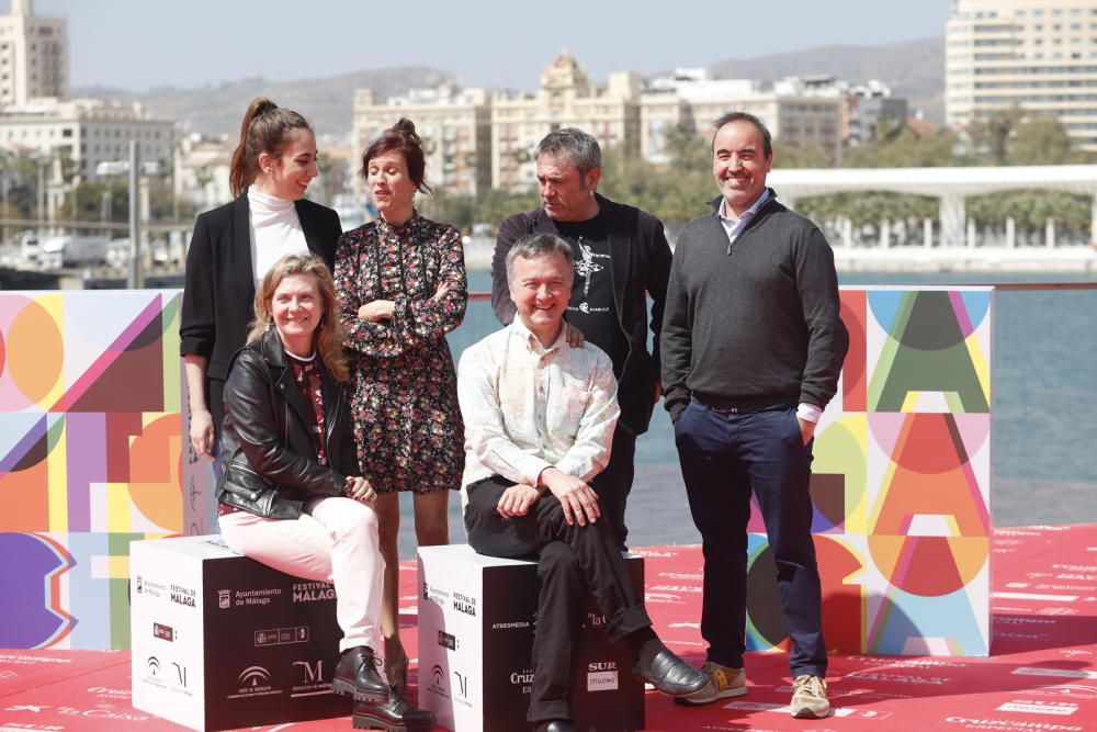 Elena Andrade, Neus Ballús y Sergi López posan en el photocall del Muelle Uno.