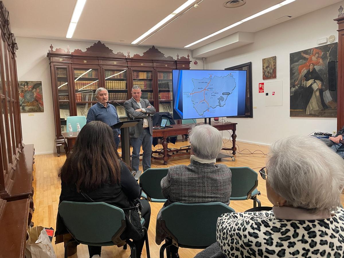 Joan Pàmies y Aitor Larrabide, en el transcurso de la charla
