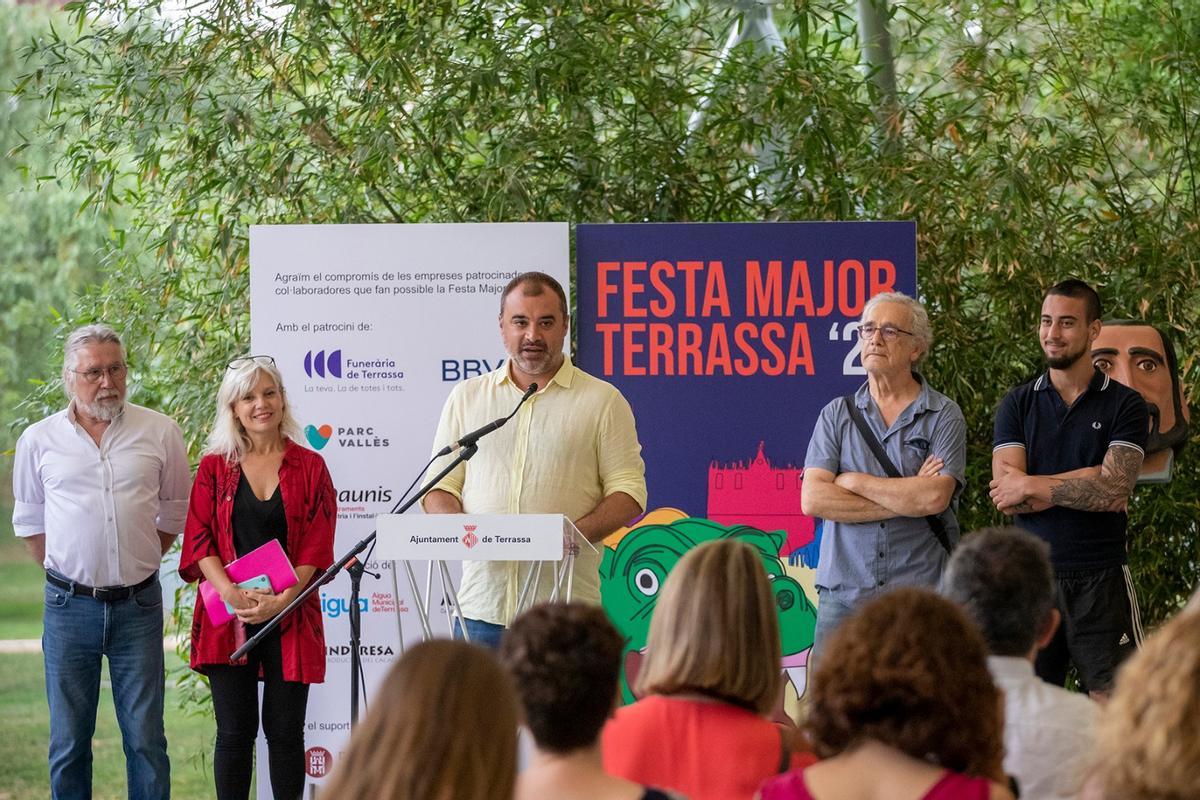 Rosario Flores, Doctor Prats i La Casa Azul: caps de cartell de la festa major de Terrassa Rosario Flores, Doctor Prats i La Casa Azul: caps de cartell de la festa major de Terrassa