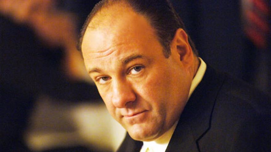 James Gandolfini como Tomy Soprano.