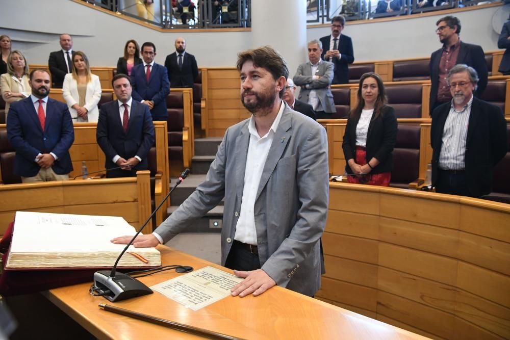 Fue elegido por 17 votos frente a los 14 otorgados a Rosa Gallego del PP. Ha anunciado un plan de lucha contra la despoblación rural en su investidura.