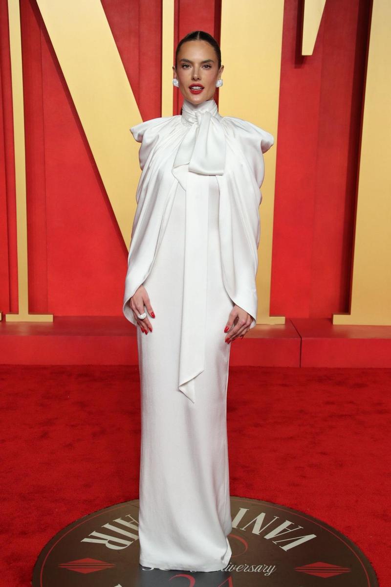 Alessandra Ambrosio en la fiesta post Oscars 2024 de Vanity Fair