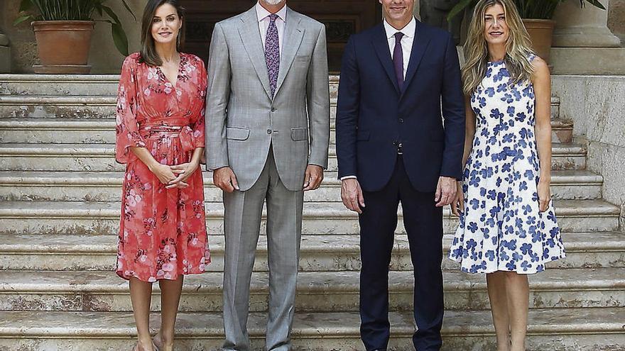 Los Reyes, Pedro Sánchez y Begoña Gómez, ayer. // Efe