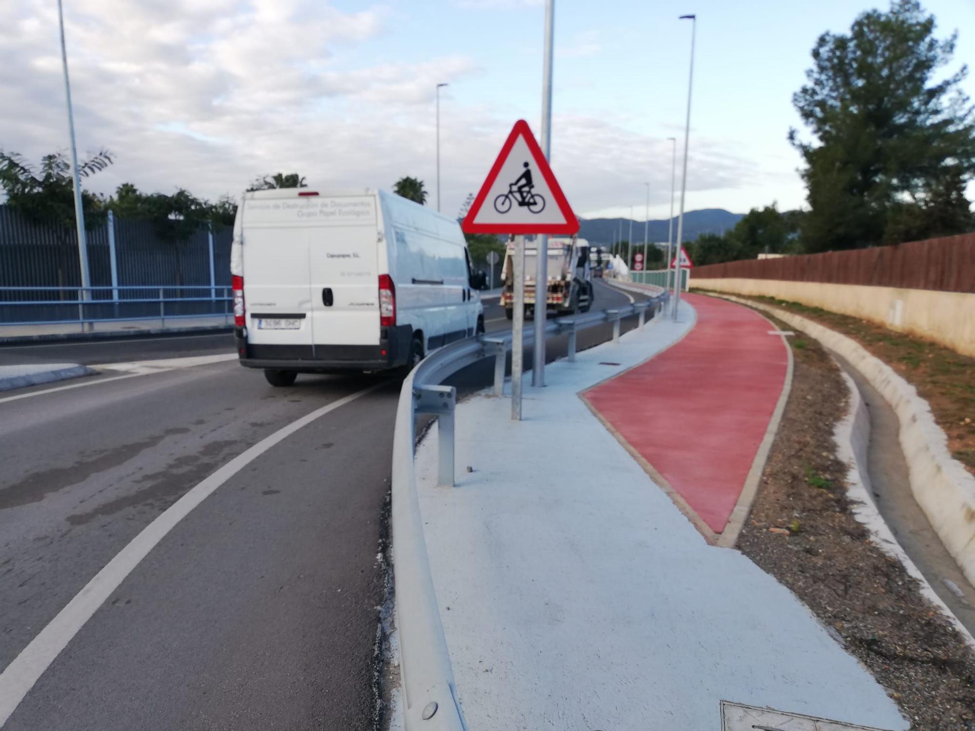 El carril bici más absurdo de Ibiza