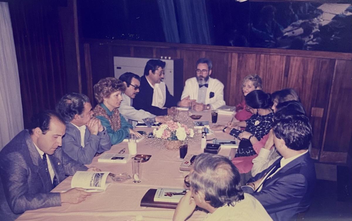 Presentación del libro a los medios de comunicación en el restaurante Chamonix en mayo de 1986