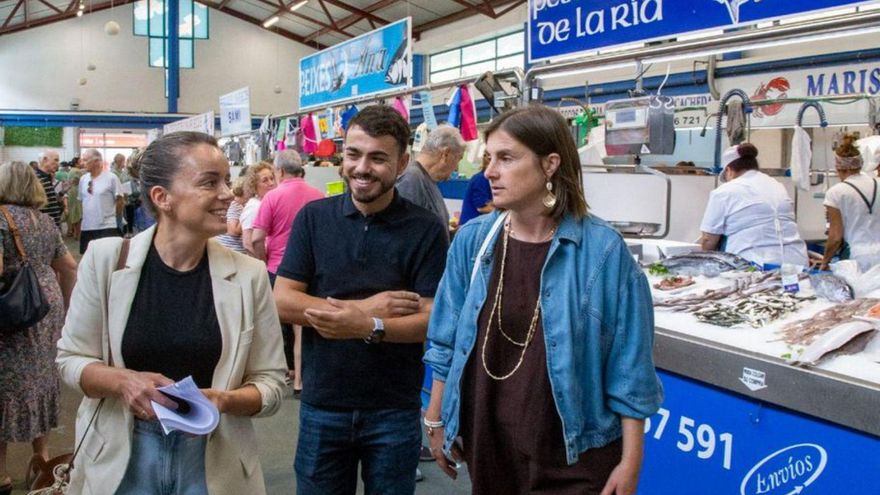Deza y Santamaría con Paula Martínez en Portonovo. | FDV