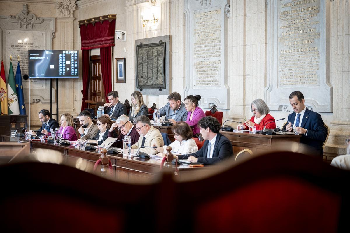 Bancada de los grupos de la oposición en el Pleno del Ayuntamiento de Málaga.
