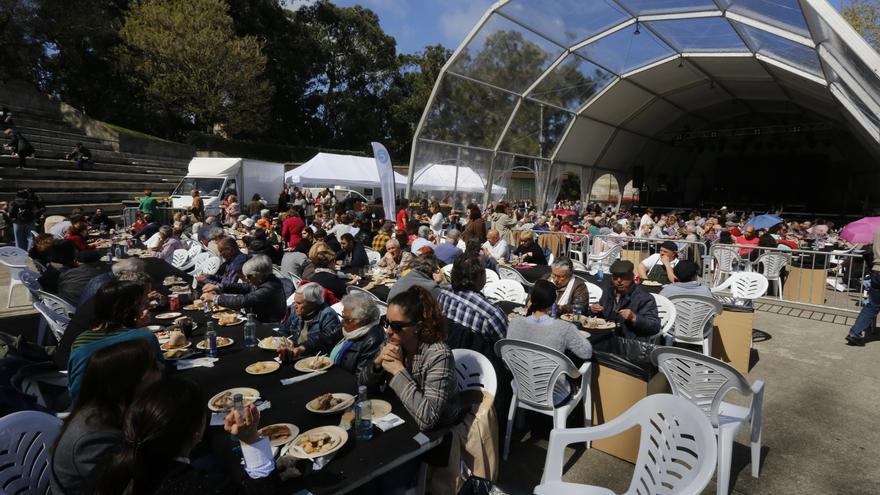 Más de 2.000 personas celebran la Fiesta de la Primavera en el parque de Santa Margarita