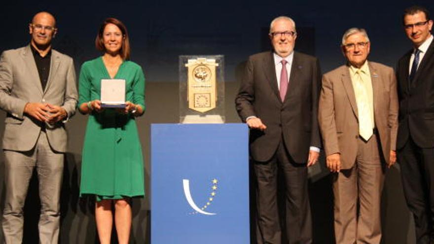Un instant durant l&#039;entrega del diploma i el guardó del Premi d&#039;Europa a la ciutat de Girona.