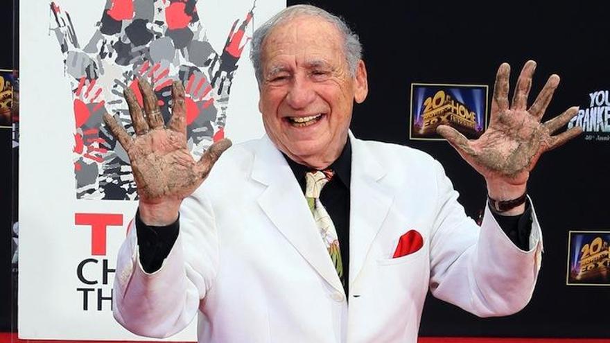 Con una carrera ampliamente laureada, el actor, director y productor Mel Brooks es uno de las artistas que más rédito económico ha sabido sacar al humor en Hollywood. Ganador de un Oscar, revolucionario, a su modo, de la parodia, el cineasta también está detrás de series legendarias como Superagente 86. Convertido en un símbolo de Nueva York, Brooks produjo una gran cantidad de títulos, algunos tan alejados de sus propuestas personales como El hombre elefante (David Lynch) y La mosca (David Cronenberg).