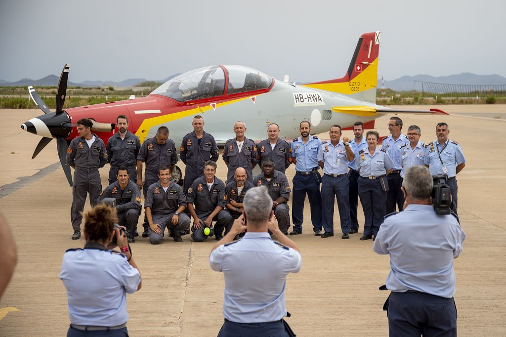 Los dos primeros aviones suizos PC-21 llegan a la AGA