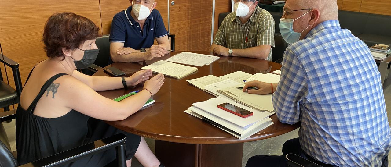 Reunión del Cercle con el alcalde y la edil de Cultura.