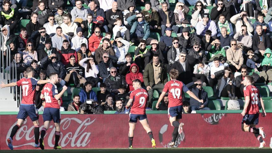 Mejoría insuficiente del Elche ante un Osasuna agotado