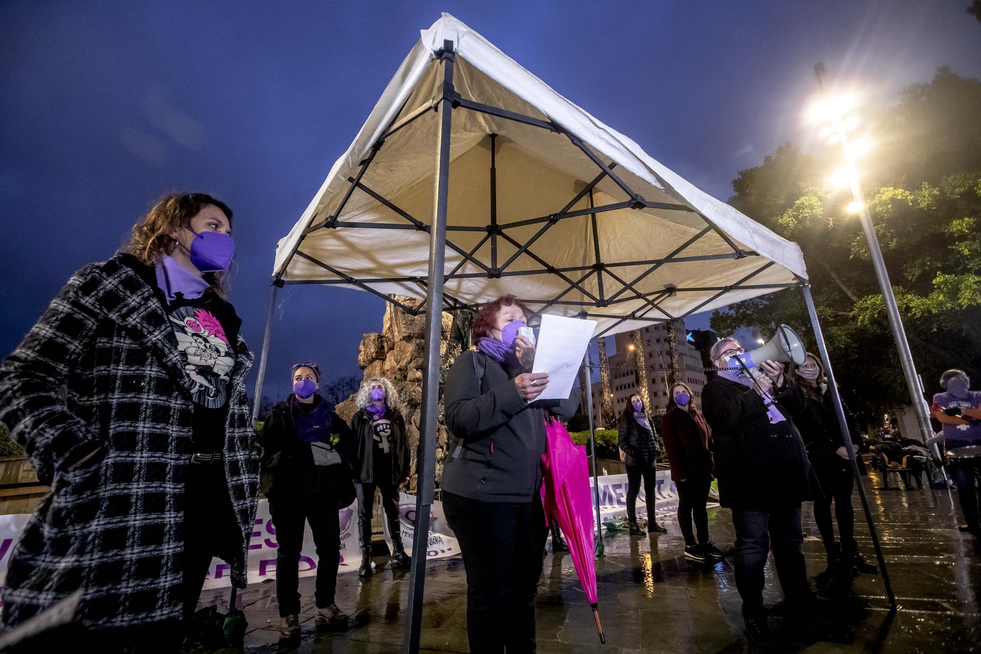 El Movimiento Feminista de Mallorca pide acabar con la brecha salarial y erradicar "la feminización de la pobreza"