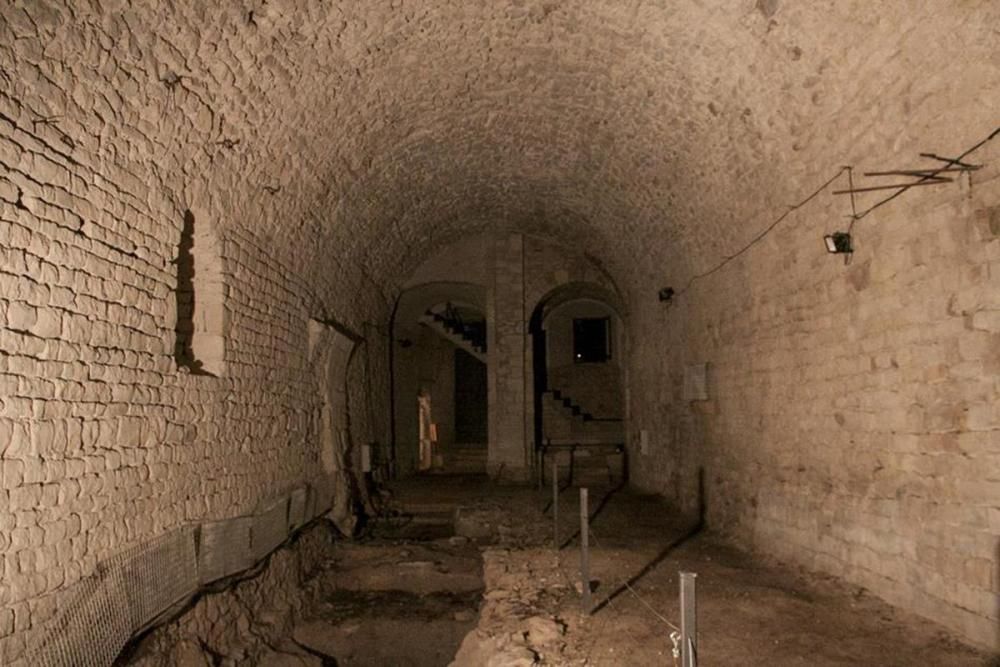 Una sitja als sòtans de la Catedral de Girona