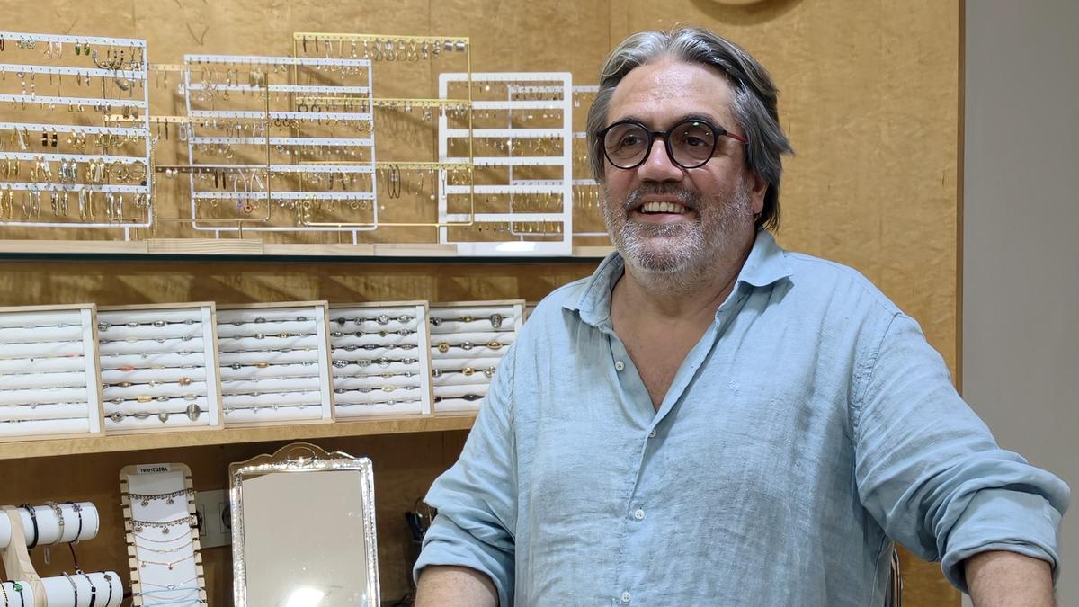 Francesc Ester al seu establiment