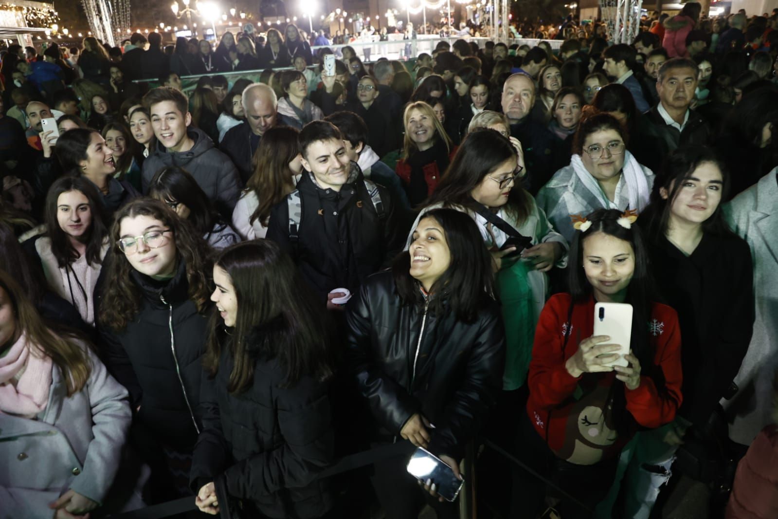 La Navidad llega a València: el encendido de luces acompañado de villancicos