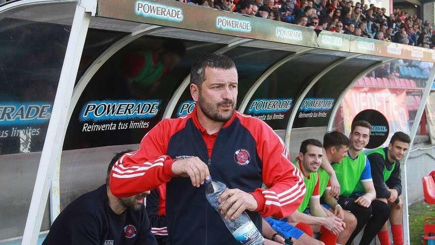 El técnico ourensanista destaca las buenas sensaciones que le transmite su equipo. // I. Osorio