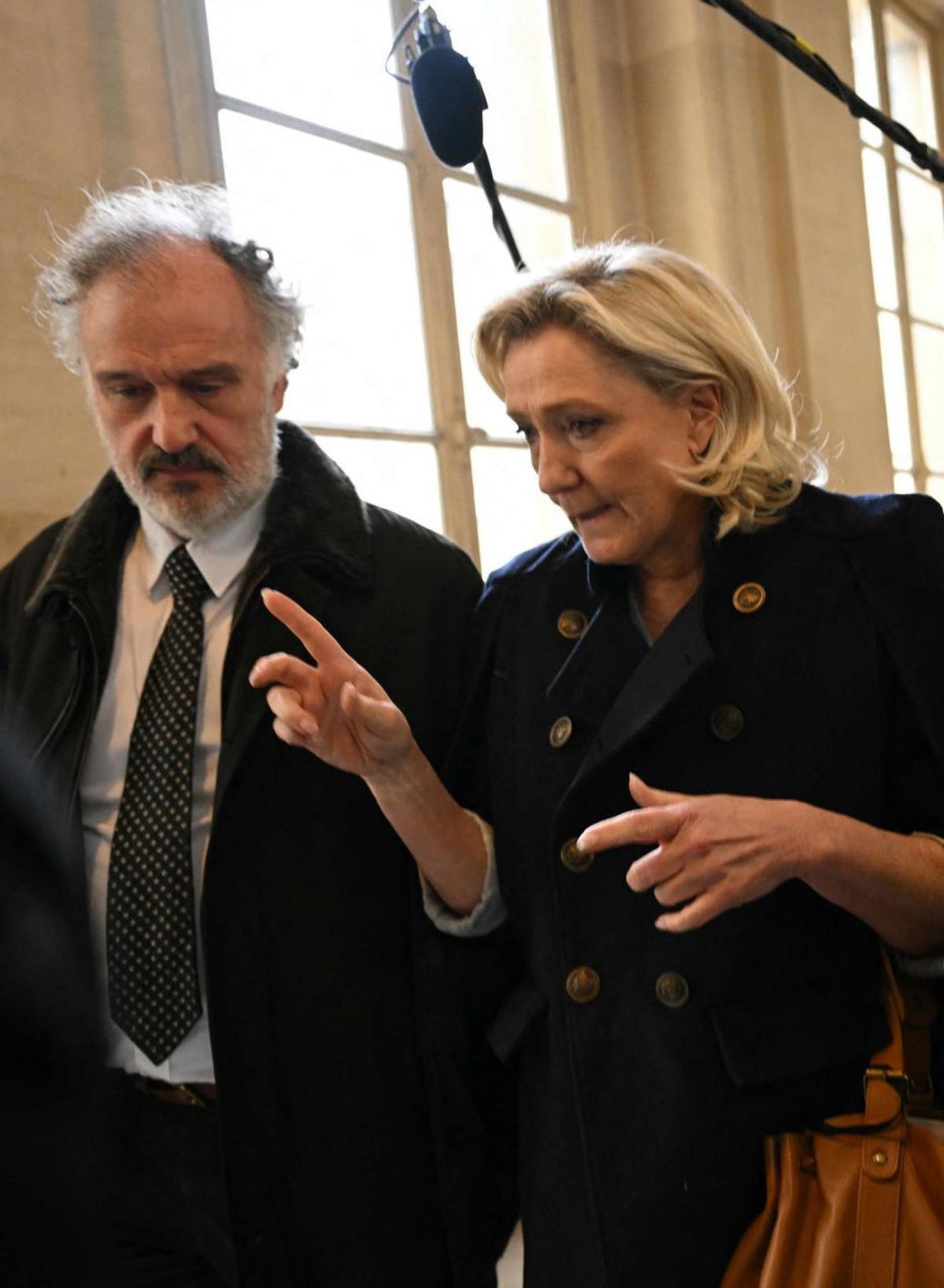 Le Pen al·lega que l’Europarlament "no va complir el seu deure" d’alertar-la