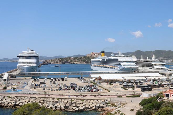 Tres cruceros coinciden en el puerto de Ibiza