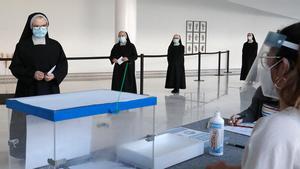 burela abre sus colegios electorales con todas las medidas de seguridad