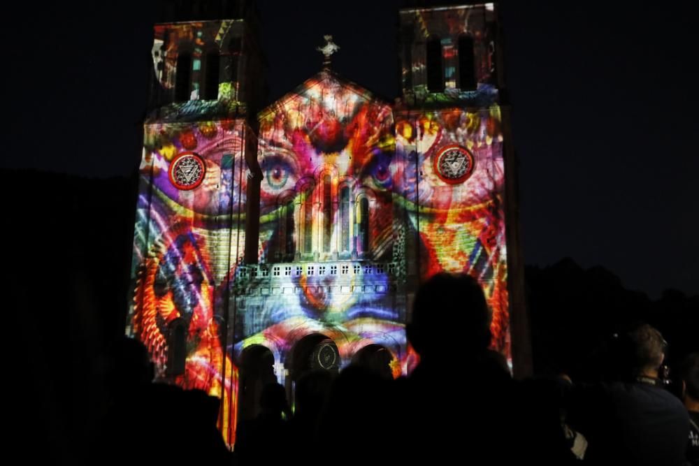 Proyección de "videomapping" en Covadonga.