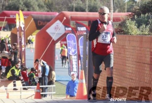 Cristina González bate su récord nacional en Valencia con 73,3 km