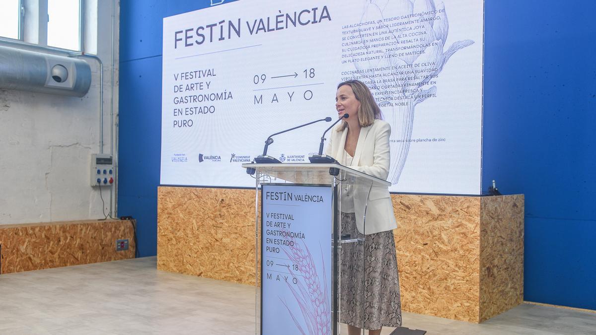 La concejala de Turismo, Innovación y Captación de Inversiones, Paula Llobet, durante la presentación de la quinta edición de Festín.