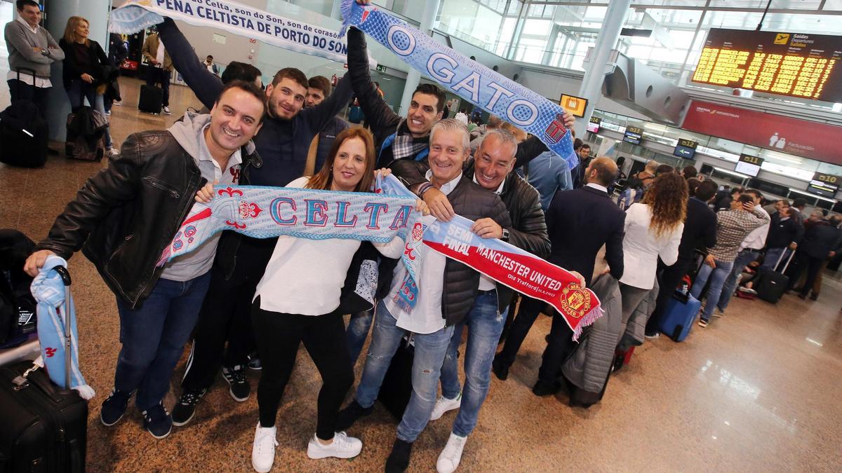 Aficionados del RC Celta en Peinador antes de volar a Manchester para las semifinales de la Europa League en 2017