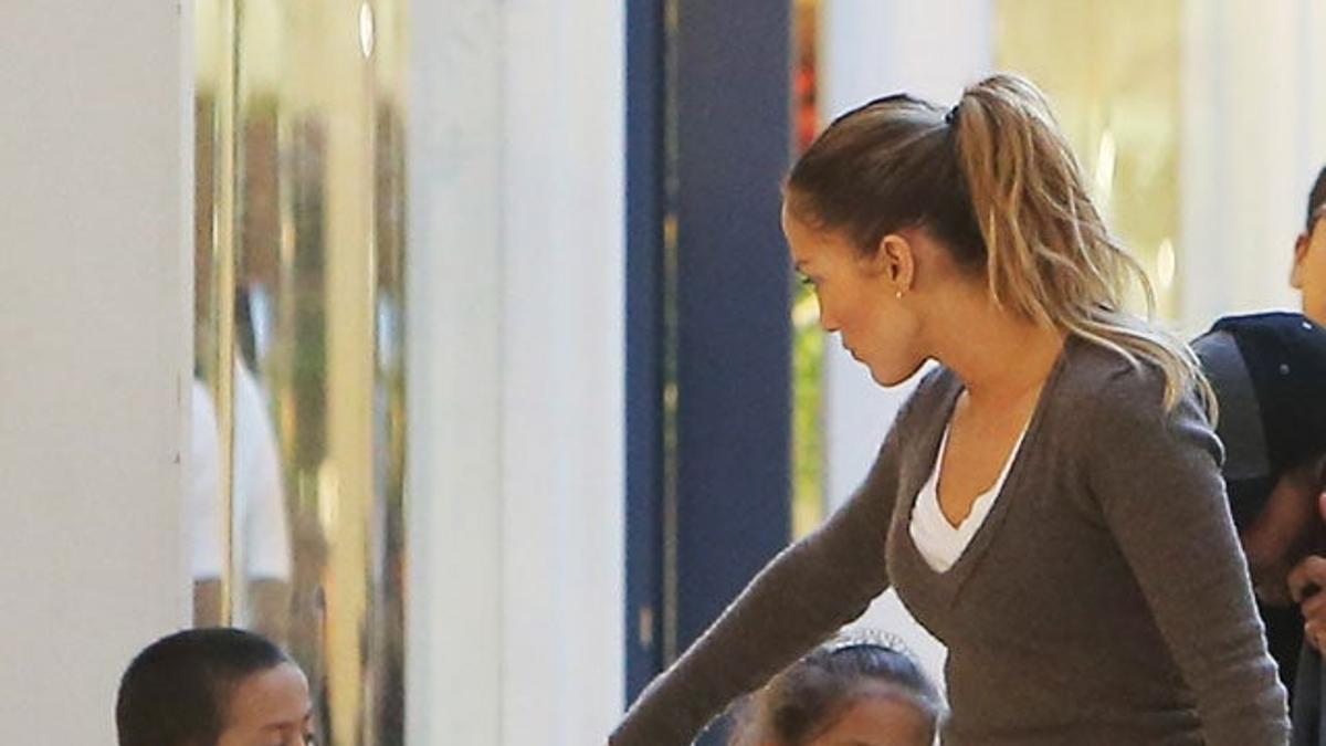 Jennifer Lopez, en el centro comercial con sus hijos