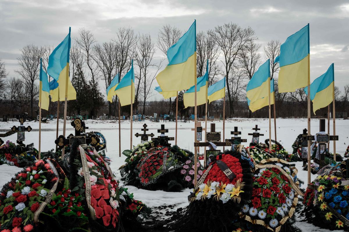 Cementerio en Kramatorsk tras la invasión rusa de Ucrania