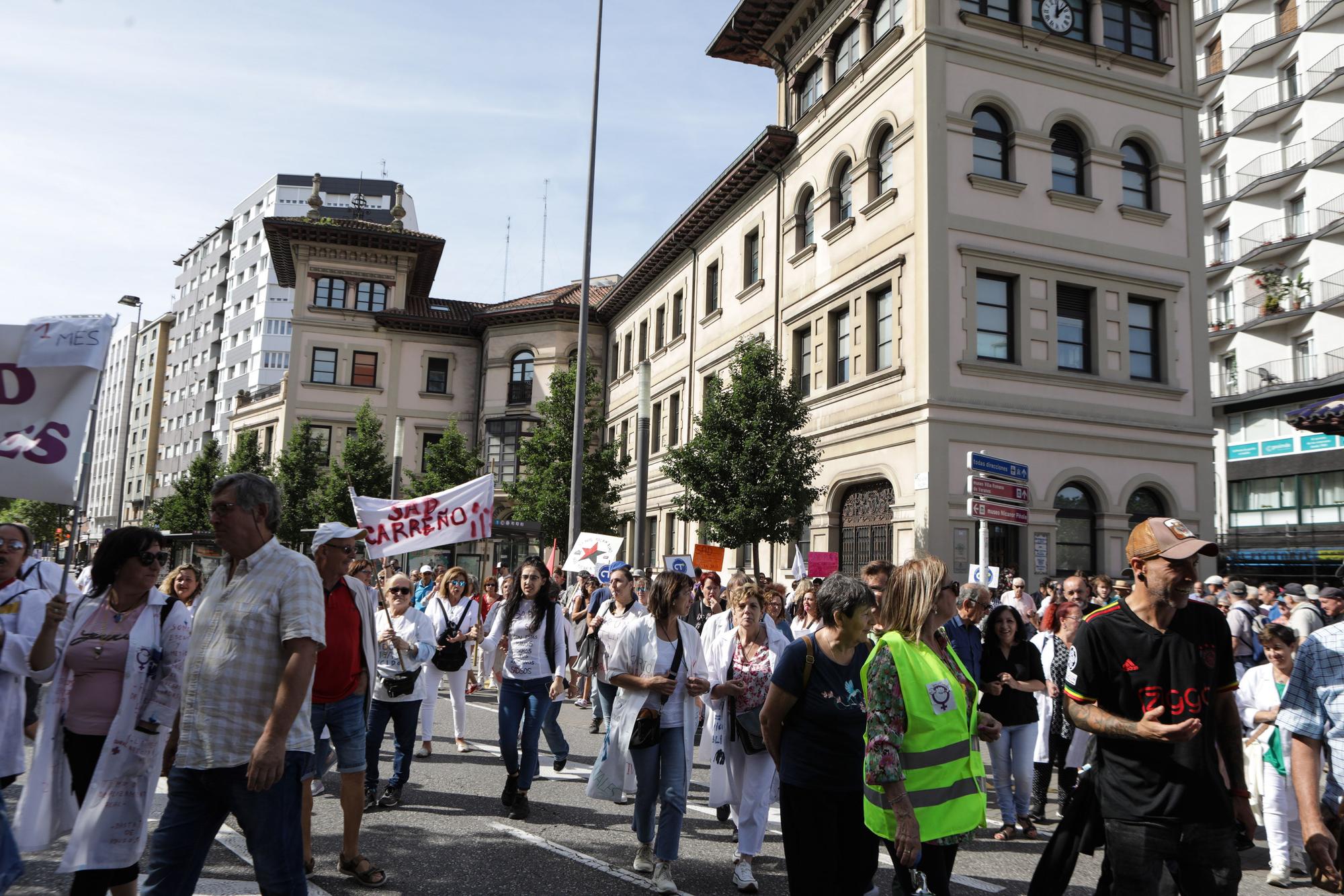 En imágenes: Las trabajadoras de ayuda a domicilio se manifiestan en Gijón