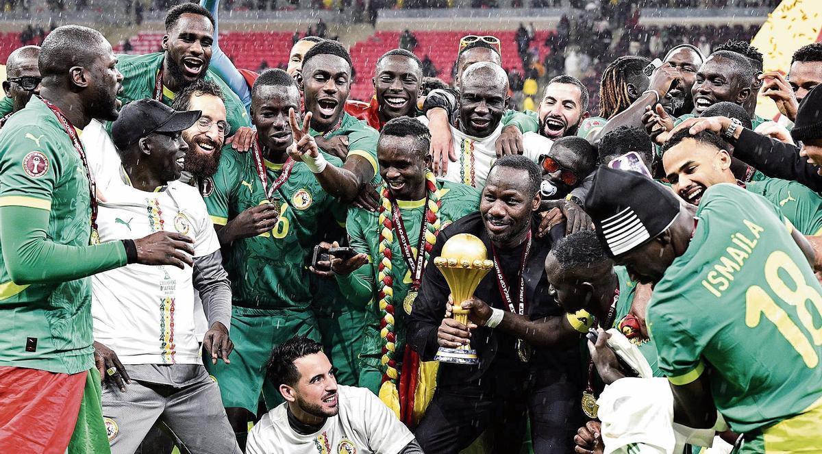 El equipo de Senegal, celebrando su victoria en la reciente Copa de África