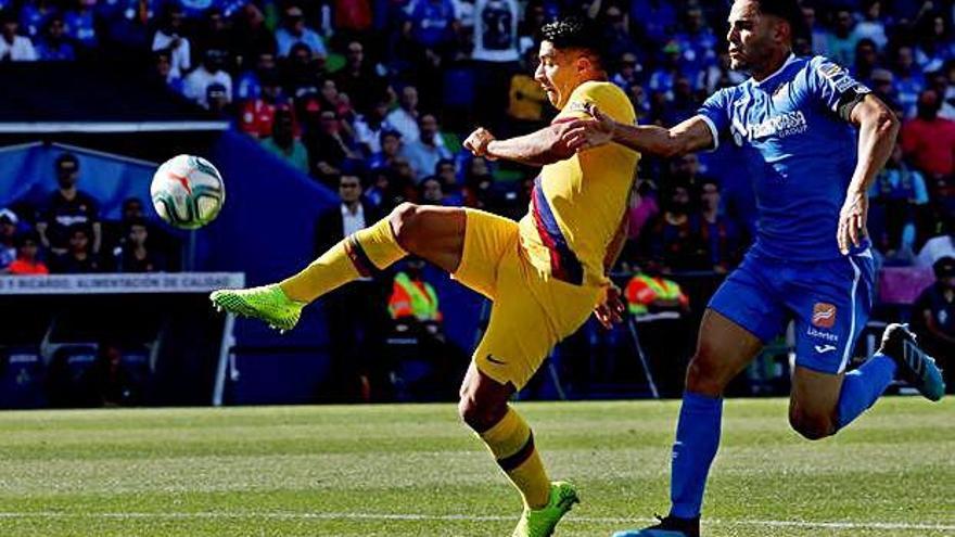 Un gol de Luis Suárez encarrila el primer triomf del Barça fora de casa