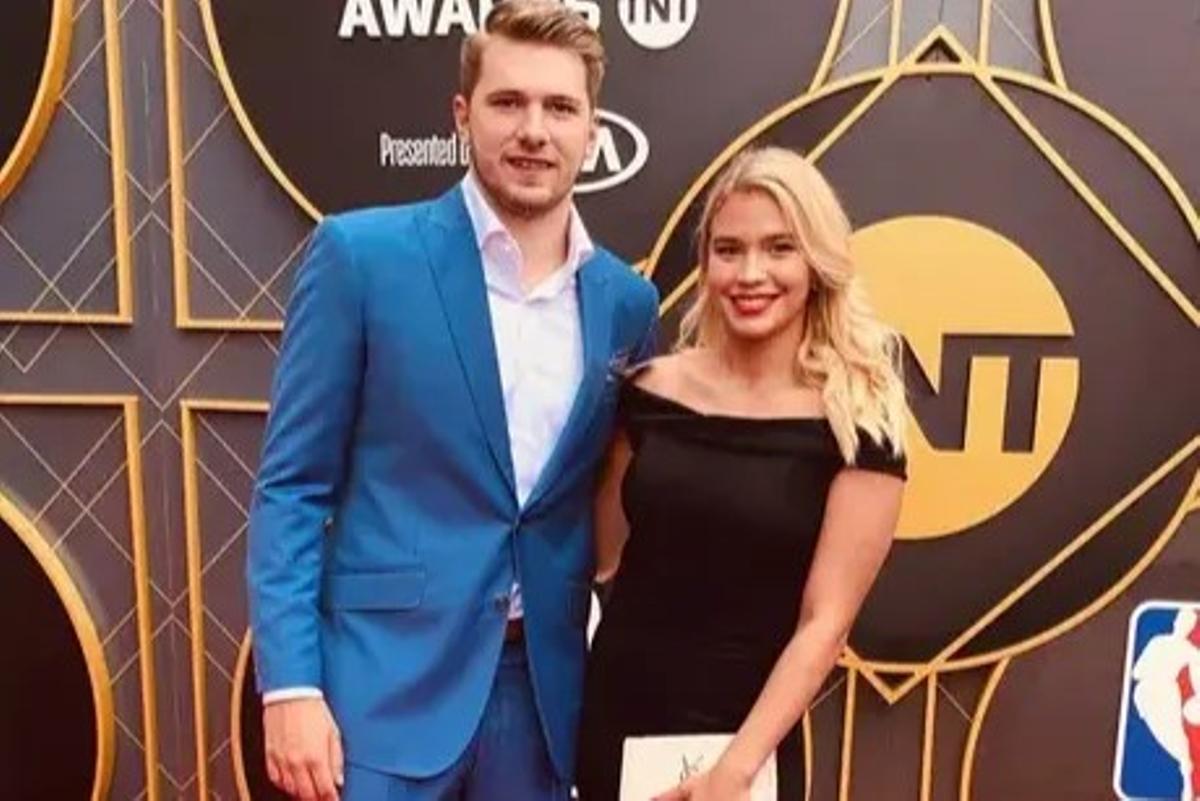 Doncic, junto a su ex pareja, que ahora quiere llegar a un acuerdo de separación y la custodia legal de sus hijas