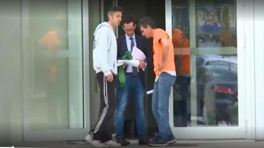 En libertad con cargos dos de los tres acusados de la violación grupal en Murcia