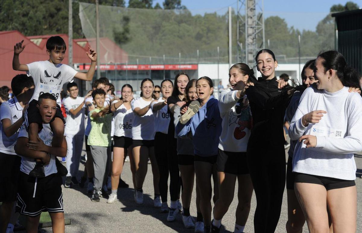 Los asistentes durante uno de los juegos de la jornada. |  Bernabé/ Javier Lalín