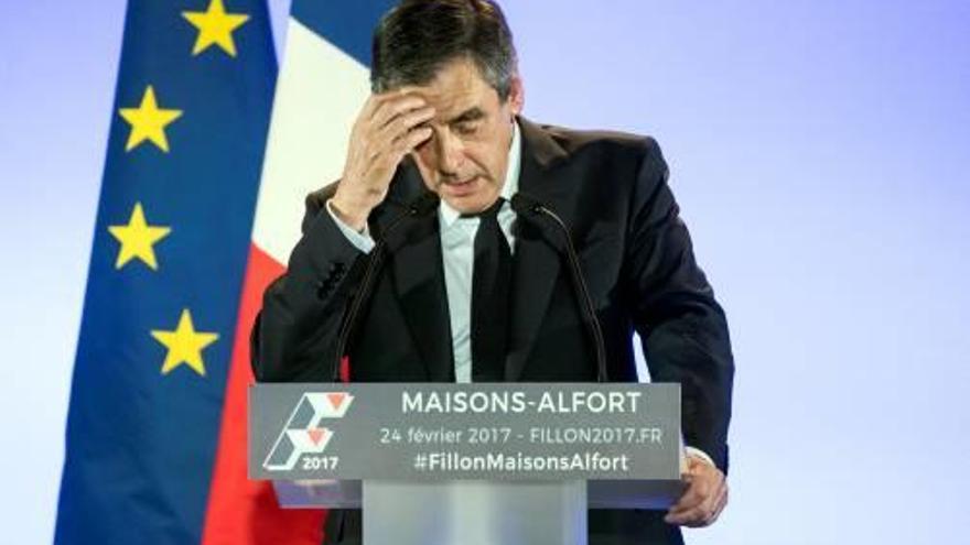 La Fiscalia francesa obre una investigació a Fillon per les feines de la seva dona