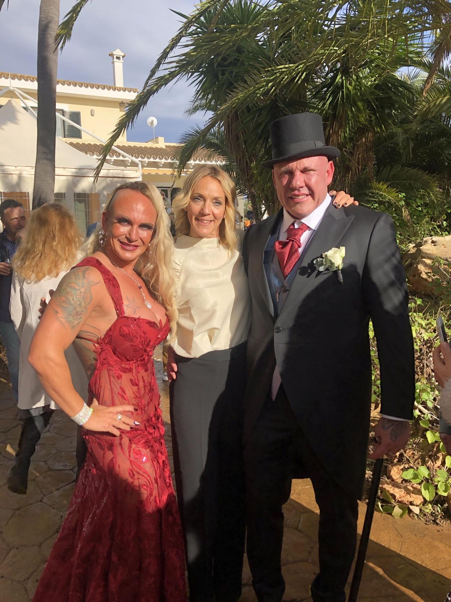 Caro und Andreas Robens mit Hochzeitsplanerin Claudia Runggaldier.