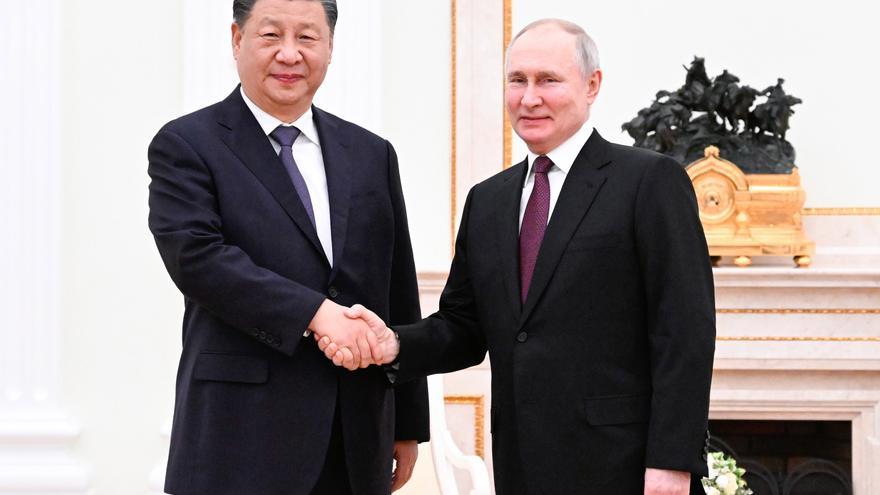 Los presidentes de Rusia y China comienzan las negociaciones formales en el Kremlin